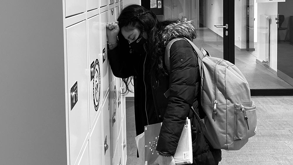 Stress, Erschöpfung, Verzweiflung und Angst sind Emotionen, die die Schüler während der Schulzeit begleiten – und ihnen die Luft zum Atmen nehmen