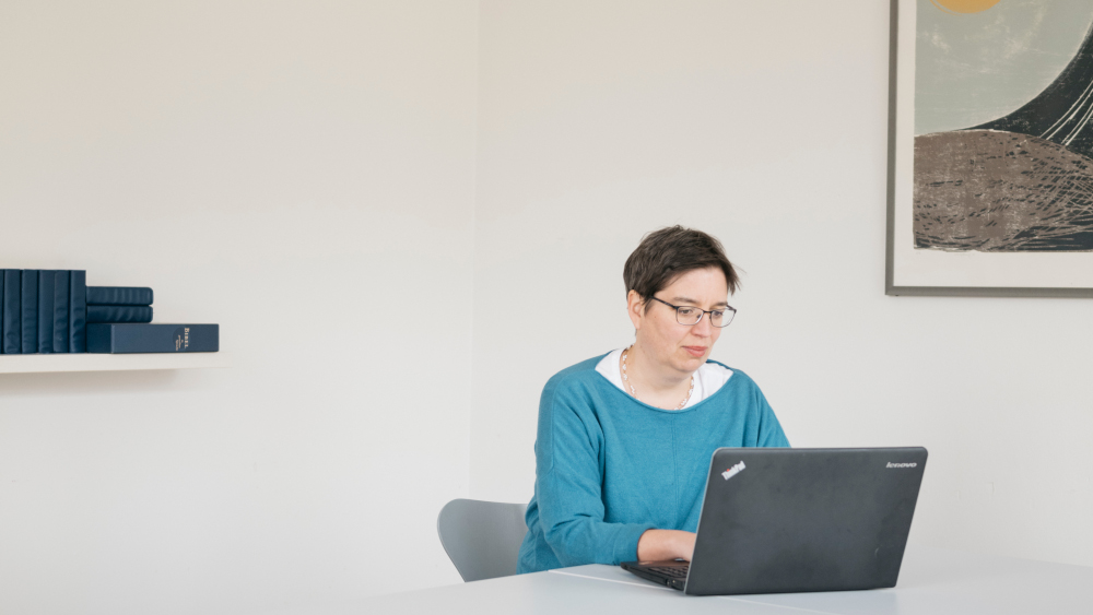 Die Pastorin der evangelischen Markusgemeinde in Lehrte, Sophie Anca, hat in den vergangenen zwölf Monaten mehr Zeit als sonst an ihrem Laptop verbracht.