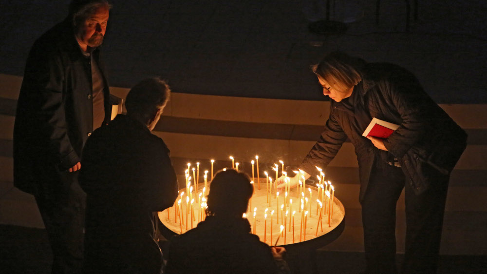 Ob Gottesdienst zur Osternacht staffinden können, hängt von der Corona-Lage vor Ort ab.
