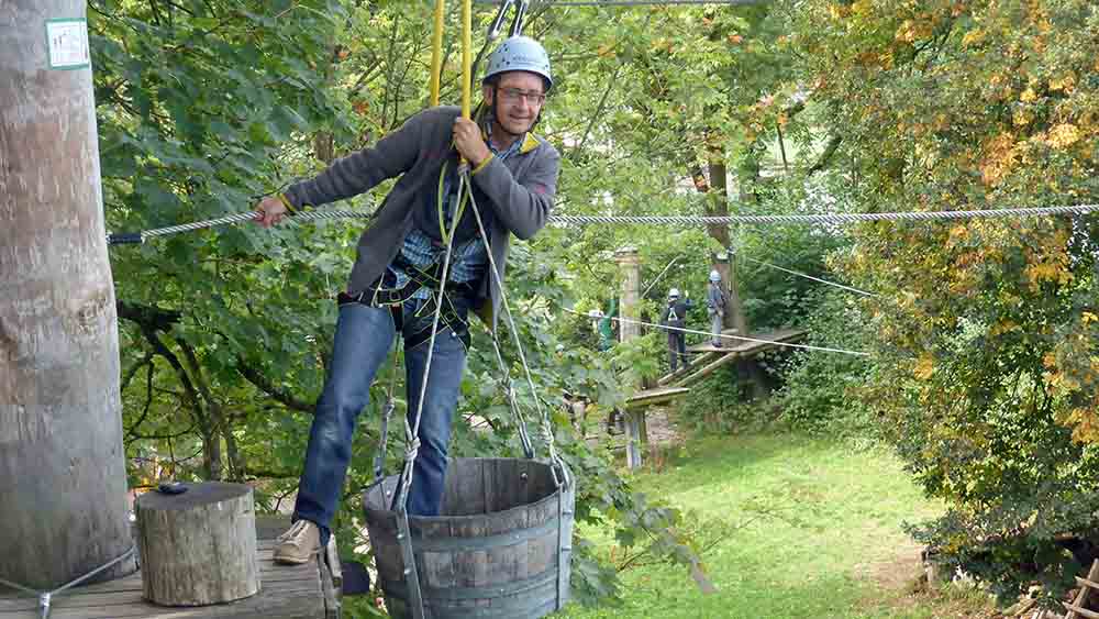 Immer schön die Balance halten! Auch Kletterkurse gehören zum Angebot der Männerarbeit