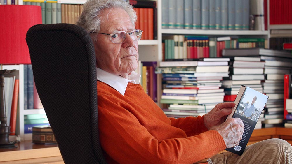 Hans Küng im Dezember 2013 in seinem Tübinger Wohnhaus. Seine Bücher wurden Bestseller. 
