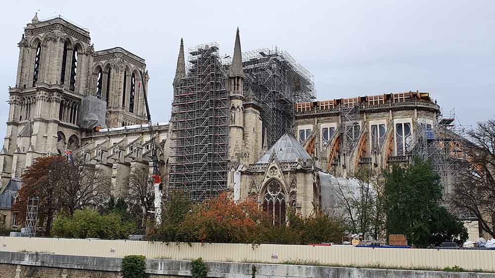 Noch wird rund um die Kathedrale gearbeitet, wie dieses Archivfoto zeigt