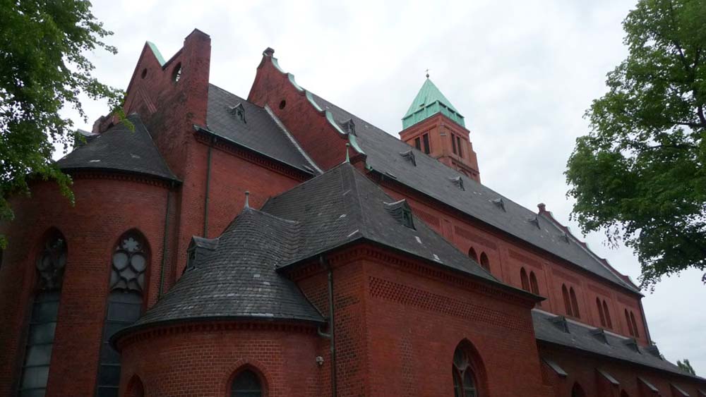 Die Bonifatius-Kirche in Eimsbüttel braucht ein neues Dach