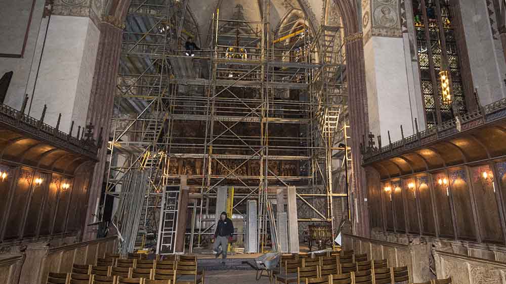Momentan ist der Altar unter einem Baugerüst verschwunden