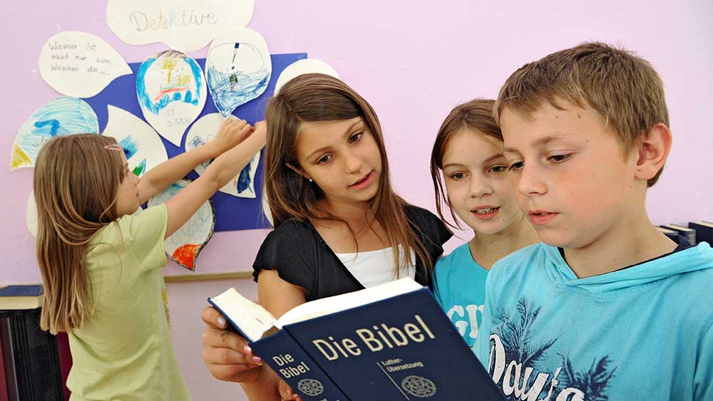 Was steht in der Bibel? Das sollen Schüler auch im neuen Religionsunterricht herausfinden