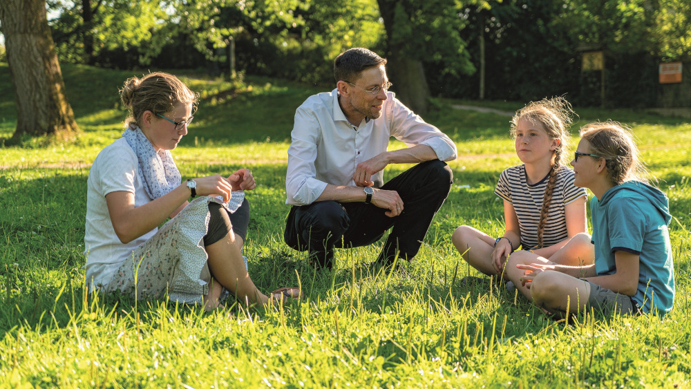 Dietrich Alte aus Greifswald gehört zu den Vätern, die das Seminar für Kirchlichen Dienst und die Medien- und Informatikschule für eine Ausstellung fotografiert und zu ihrem Vatersein befragt haben.