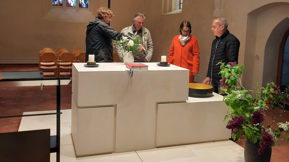 Der neue Altar in Blankenhagen steht "wie ein Fels".