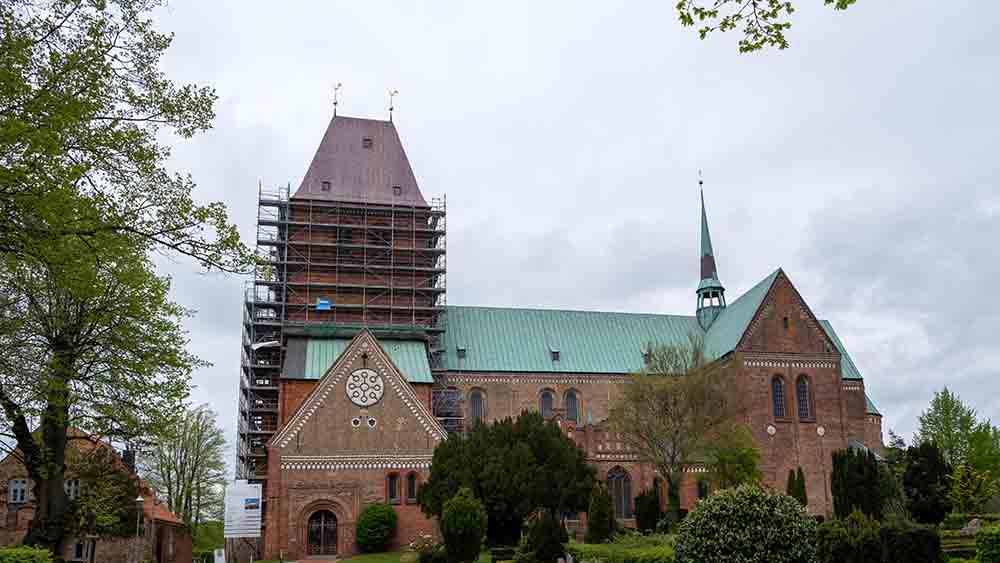 Auch am Turm des Ratzeburger Doms wird gebaut