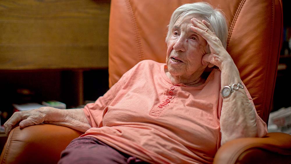 Esther Bejarano im Februar 2020 in ihrer Hamburger Wohnung