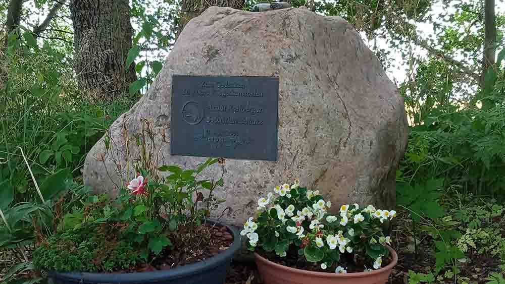 Gedenkstein in der Nähe des Absturzortes bei Poppenbüll