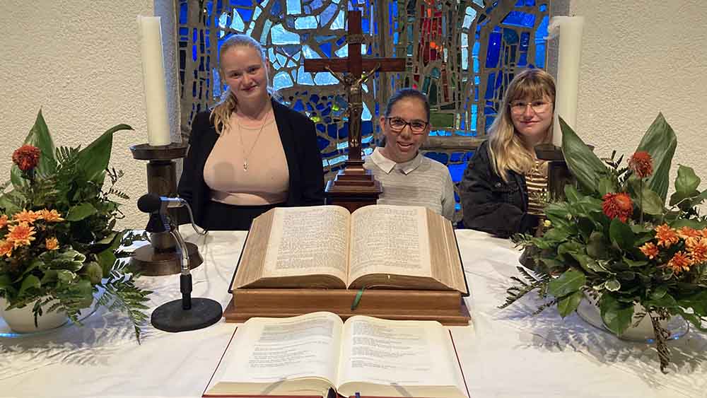 Die Klimagruppe besteht aus Isabell Garbe, Jessica Mora und Svea Plewka.(v.l.)