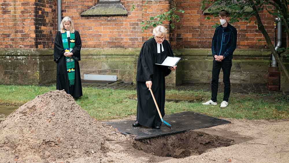 Image - Bremer Gemeinde bestattet jahrhundertealte Knochen neu