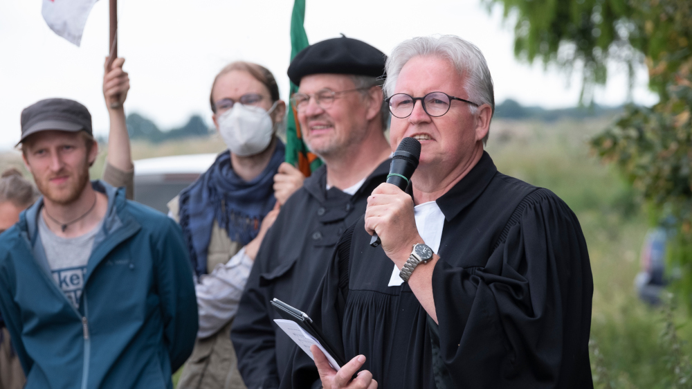 Superintendent Jens Sannig vom Kirchenkreis Jülich empfing die rund 60 Pilger und Pilgerinnen mit einem Abschluss-Gottesdienst.