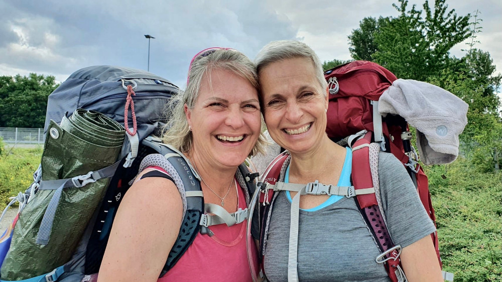 Die beiden Bergedorferinnen Janka Davids und Julia Weissenhorner pilgern nach Rom – für sich und einen guten Zweck.