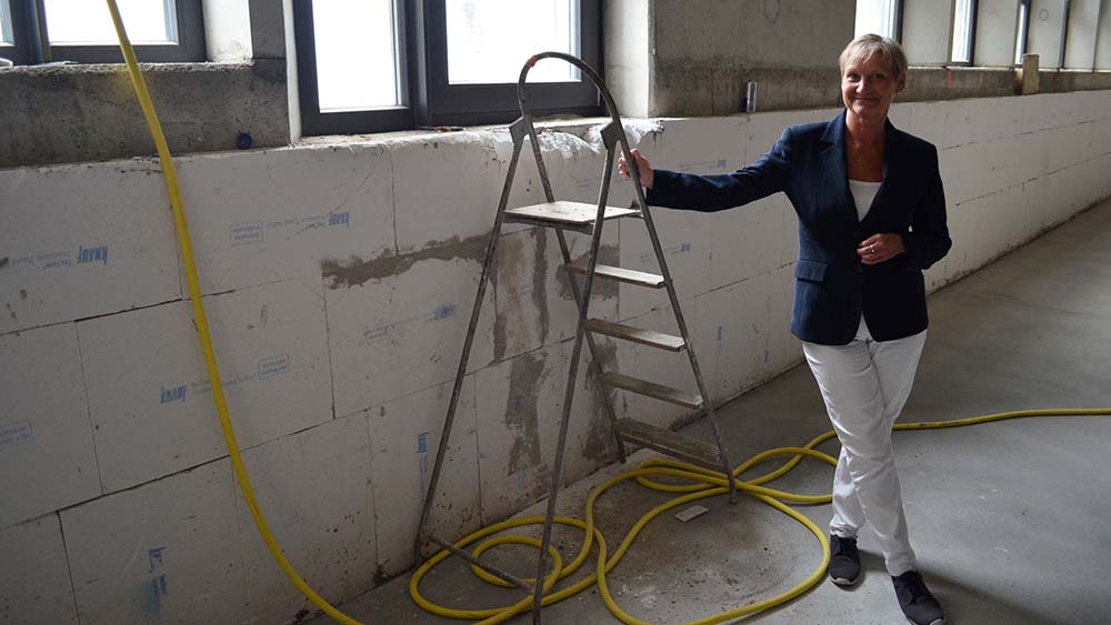 Kirsen Fehrs im Rohbau der Rathauspassage, die gerade umgebaut wird