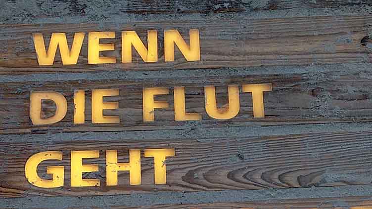 ... sind meine ersten Schritte im Sand.