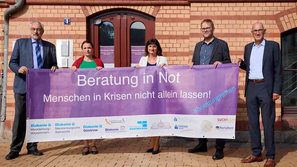 Die Diakonie macht mobil (v.l.): Stiftspropst Jürgen Stobbe, Katrin Kuphal, Kirsten Balzer, Olaf Hagen und Landespastor Paul Philipps