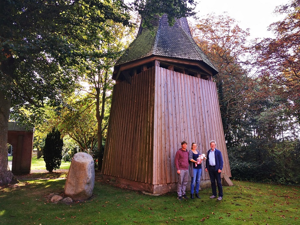 Familie Jacobsen und Pastor Schulz-Schönfeld