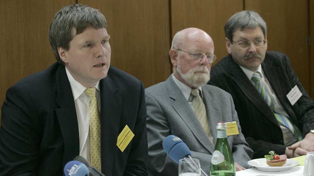 Heiner Möhring (Mitte) im Februar 2009 mit Andreas von Maltzahn (li.), dem damaligen Bischof der Landeskirche Mecklenburgs