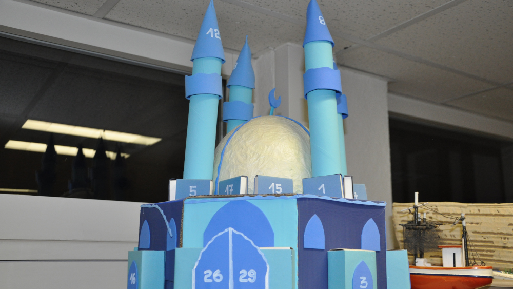 Ein Ramadankalender, ähnlich dem christlichen Adventskalender.