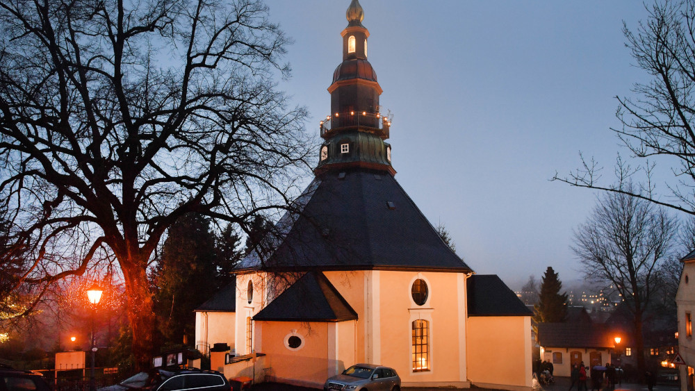 An jedem der vier Adventssonntage findet in einer Dorfkirche eine kleine Weihnachtsandacht mit Vernissage statt(Symbolbild).