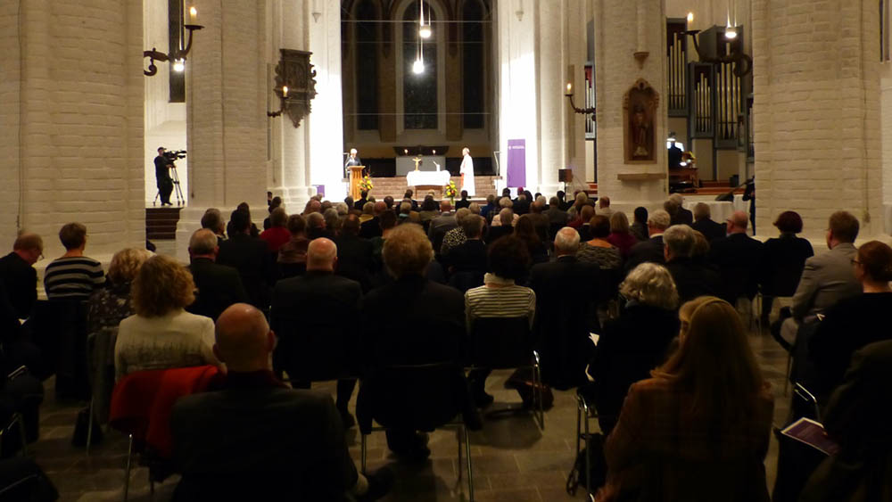 Etwa 150 Gäste kamen in die Rostocker Nikolaikirche