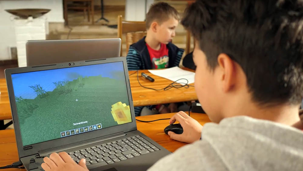 Die Kieler Jugendlichen bauen sich in "Minecraft" ihre eigenen Räume