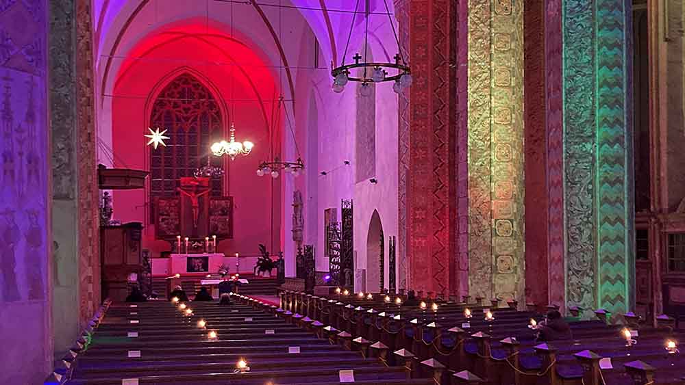 Die Anklamer Marienkirche erleuchtet in einem besonderen Licht