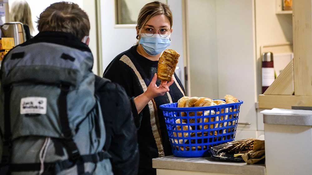 Auch mit Lebensmitteln werden Obdachlose im "Mecki" versorgt
