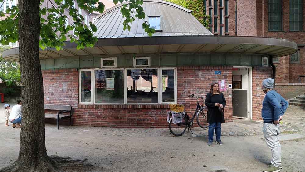 Eine Oase für junge Familien in der Großstadt ist das Spielhaus im Kirchhof