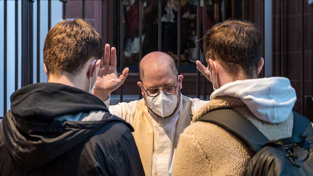 Ein Segen für gleichgeschlechtliche Paare, hier in der Frankfurter Liebfrauenkirche (Archivbild)