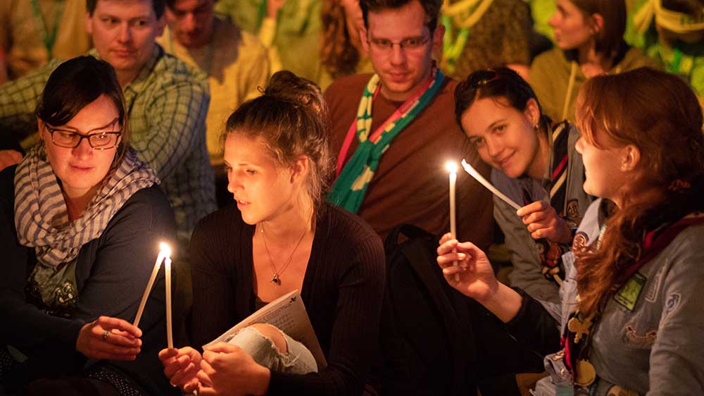 Kerzen gehören bei einem Taizé-Gottesdienst dazu, hier beim Katholikentag 2018 in Münster