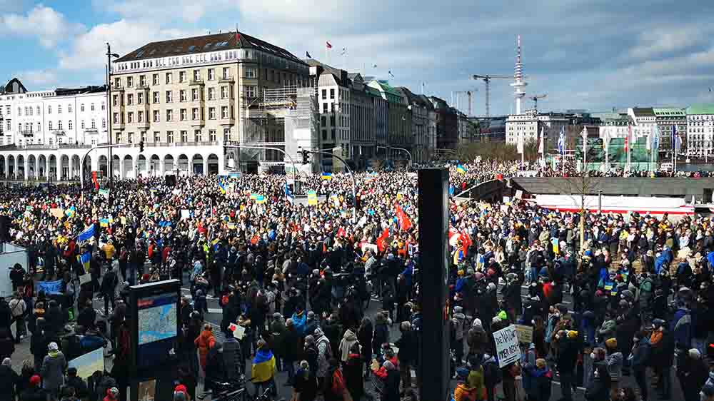 In Hamburg haben Zehntausende gegen den Krieg protestiert Foto: Bischofskanzlei