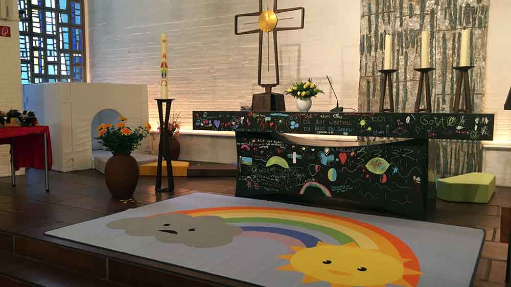 So bunt haben Kinder ihren Altar gestaltet