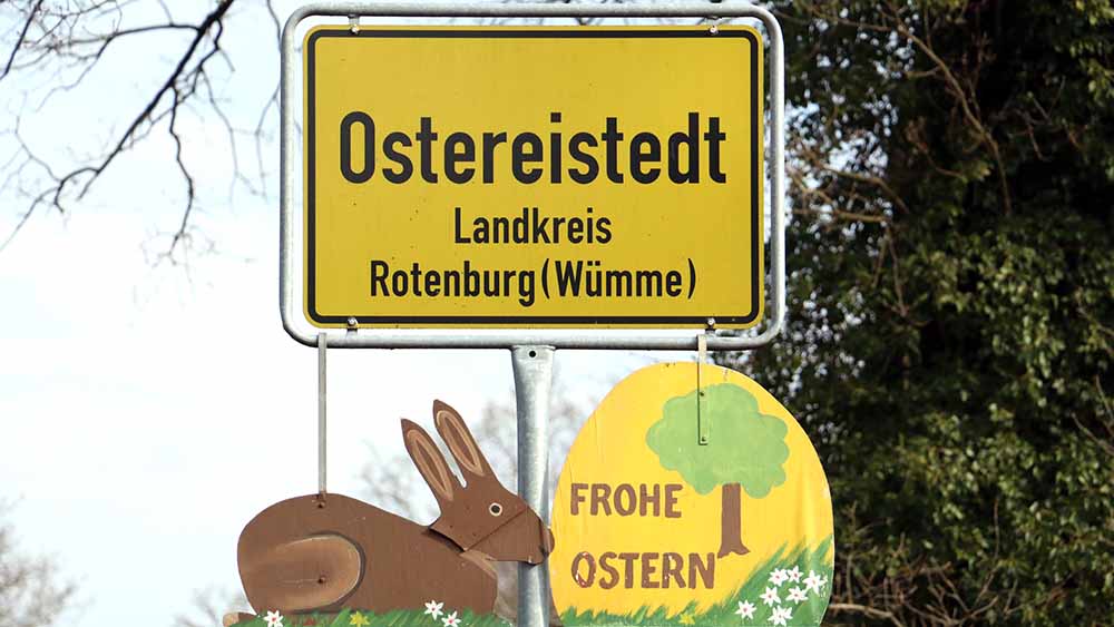 Standesgemäße Begrüßung am Ortseingang von Ostereistedt bei Bremen