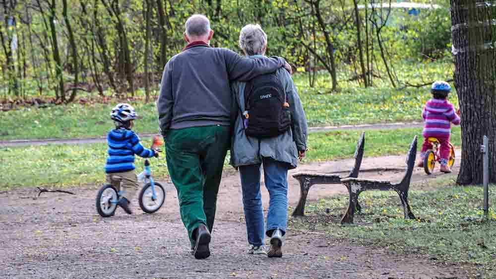 Viele der Die "Großeltern auf Zeit" wollen ihre Lebenserfahrung sinnstiftend einbringen