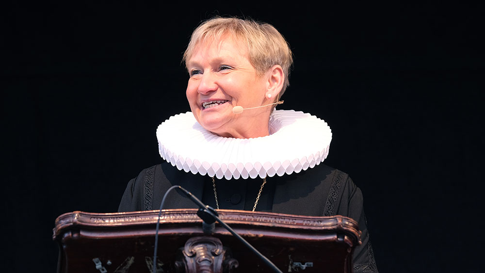 Hamburgs Bischöfin Kirsten Fehrs wird am Ostersonntag (9. April, 10 Uhr) in der Hamburger Hauptkirche St. Michaelis predigen