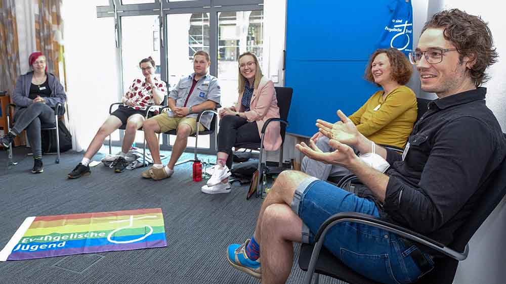 Einen ganzen Tag tauschen sich junge und alte Kirchenparlamentarier aus