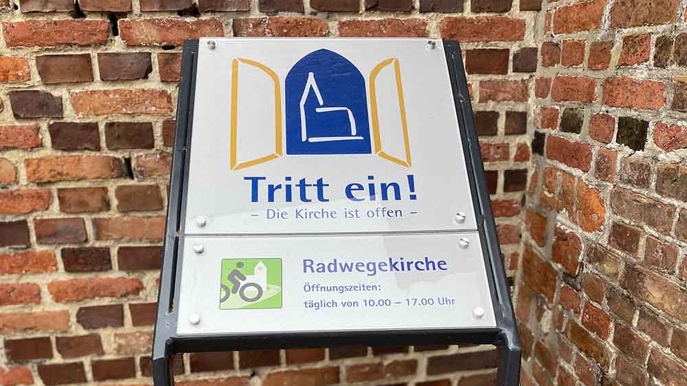Die Kirche St. Johannis in Hamburg-Neuengamme ist eine offen Kirche