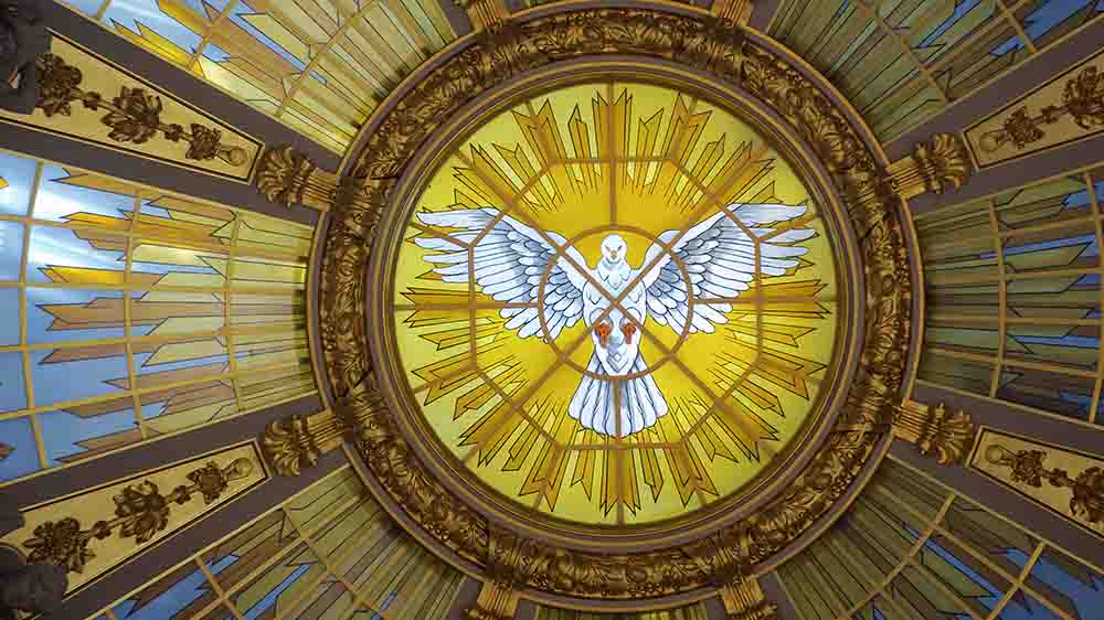 Die Taube gilt als Symbol des Heiligen Geistes, hier in der Kuppel des Berliner Doms