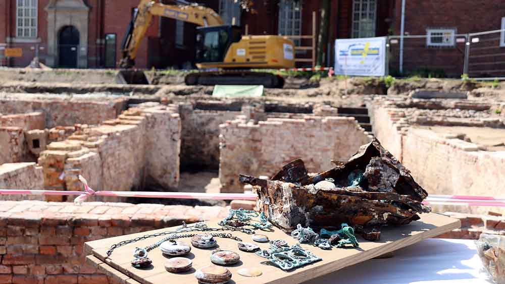Image - Auf Schatzsuche unter der Kirche