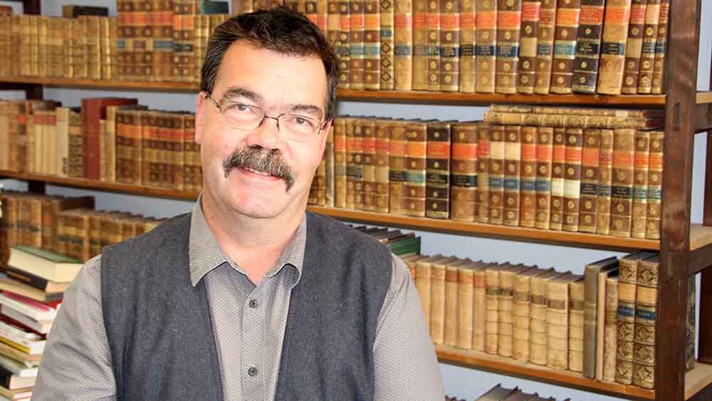 Der Greifswalder Uni-Archivar Dirk Alvermann