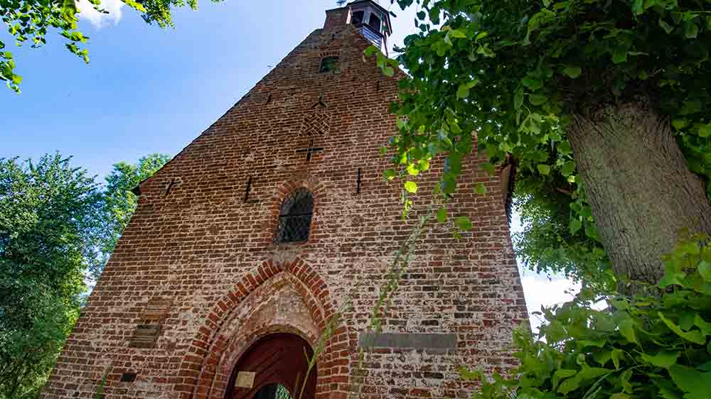 In der Wegekapelle von Klein Grönau werden sonntags plattdeutsche Gottesdienste gefeiert