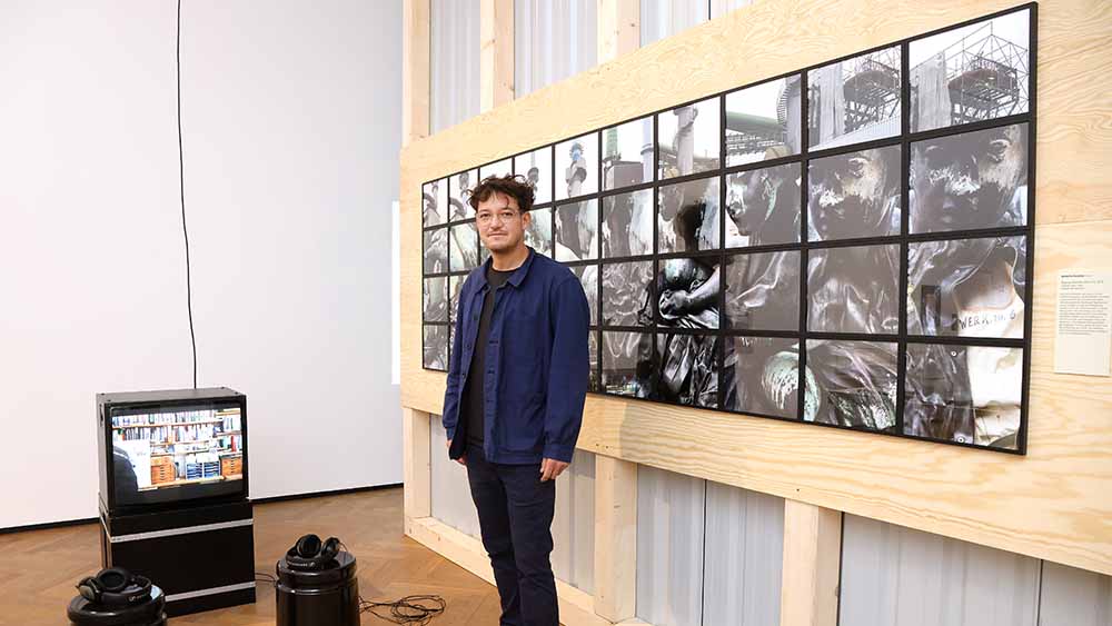 Der Künstler Ignacio Acosta zeigt Pigment-Prints und Videos