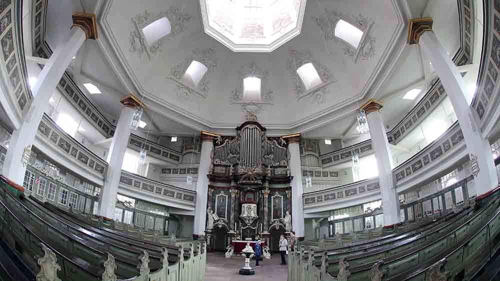 In der Rellinger Kirche ist viel Holz verbaut worden gut für Konzerte