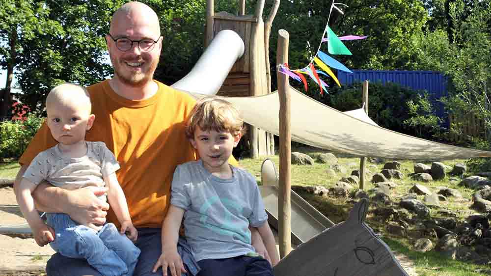 Arne Kutsche genießt die Zeit mit seinen beiden Söhnen Lewe Johannes (5) und Jesper Magnus (1)