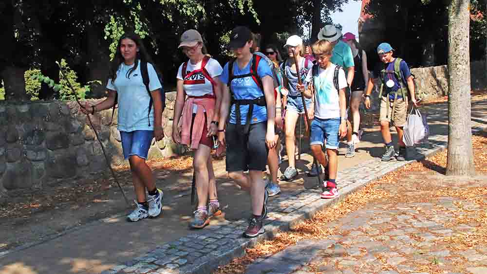 Manchmal taten die Füße weh – doch alle jungen und älteren Pilger schafften die rund 100 Kilometer lange Tour