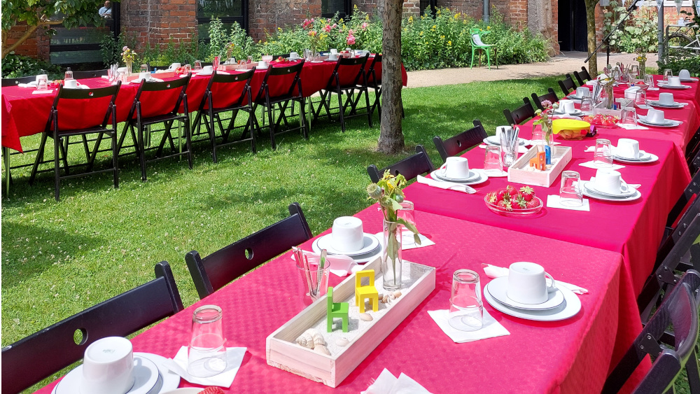 Alle an einen Tisch holen – in Karlsruhe wie auch in Kiel wie hier beim Ökumenischen Mahl der Kirchen im vergangenen Juni.