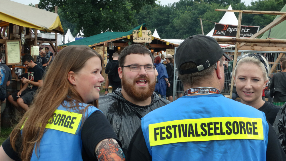 Festivalseelsorger der evangelischen Kirche sind in Wacken dabei und kümmern sich um die Sorgen und Nöte der Besucher