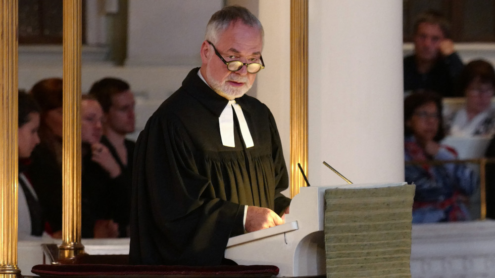 Markus Meckel (SPD) der letzte Aussenminister der DDR, predigt beim Friedensgebet in der Nikolaikirche in Leipzig 2018